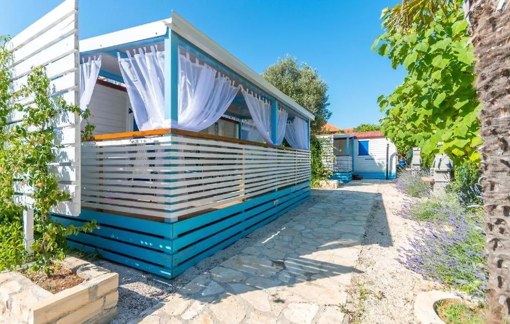 Mobile Homes Tina Pakostane II 0*,