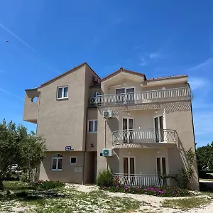 Apartman Saldi, Pakostane